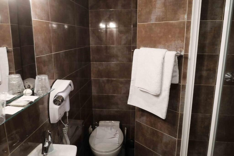 Bathroom 5, Hôtel De La Gare, Val-de-Marne