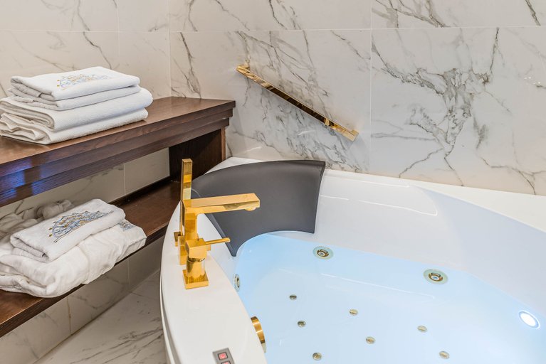 Bathroom 4, Bar Vitelli Charming Suites, Messina