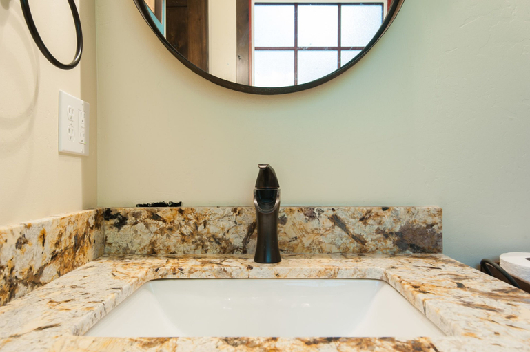 Bathroom 3, Hideaway Above The Stream, Utah