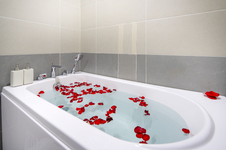 Bathroom 5, Record Hotel, Da Nang