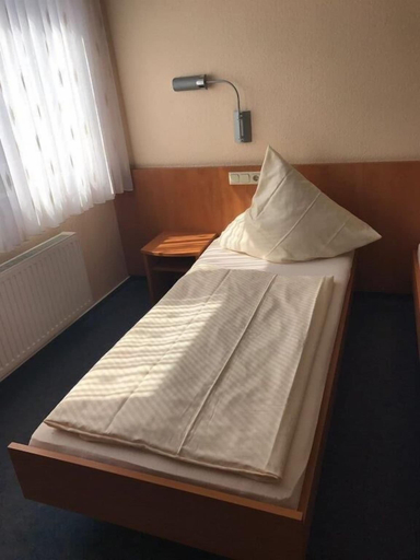 Bedroom 3, Hotel Montan, Duisburg
