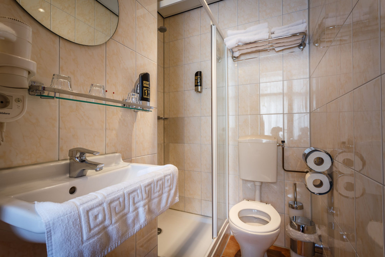 Bathroom 4, Hotel Mozart, Amsterdam