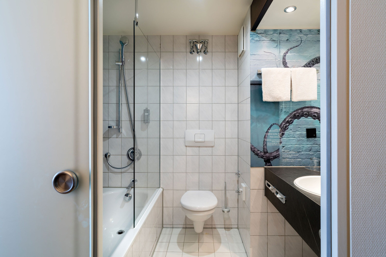 Bathroom 5, Seminaris Hotel Nürnberg, Nürnberg