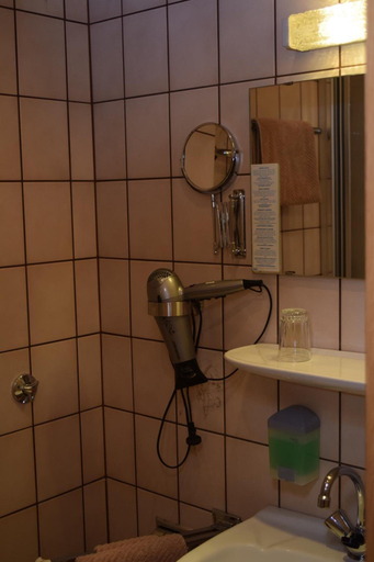 Bathroom 4, Hotel Stockumer Hof, Unna