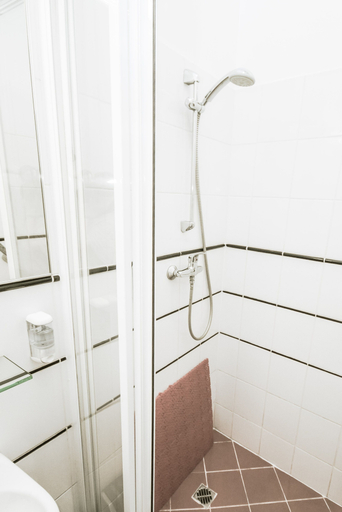 Bathroom 4, Kert, Riga
