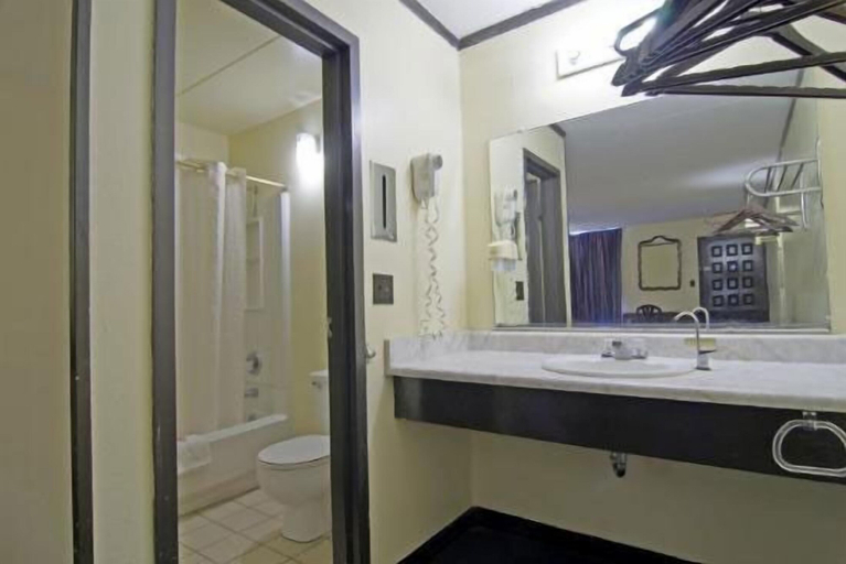 Bathroom 4, Rodeway Inn Charlotte South, Mecklenburg