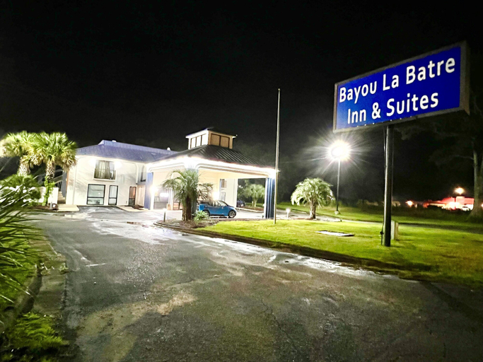 Exterior & Views 1, Bayou Inn & Suites, Mobile