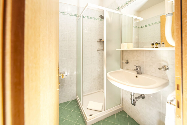 Bathroom 5, American Hotel, Udine
