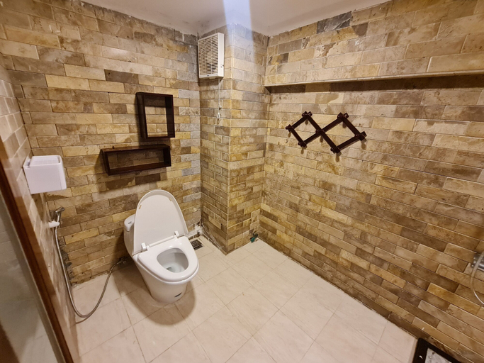Bathroom 4, Long Life Riverside Hotel & Spa, Da Nang