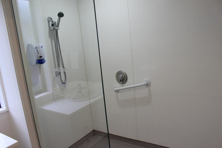 Bathroom 4, Christchurch Park Motel, Christchurch