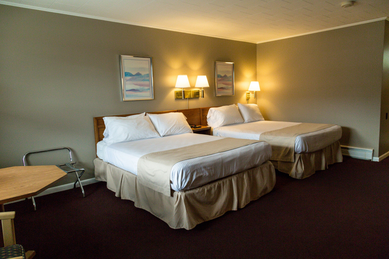 Bedroom 3, Rodeway Inn Gorham Riverside, Coos
