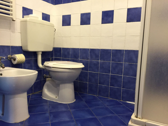 Bathroom 3, Hotel Miami, Ravenna