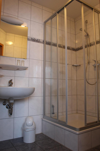 Bathroom 3, Küferschänke, Rhein-Neckar-Kreis