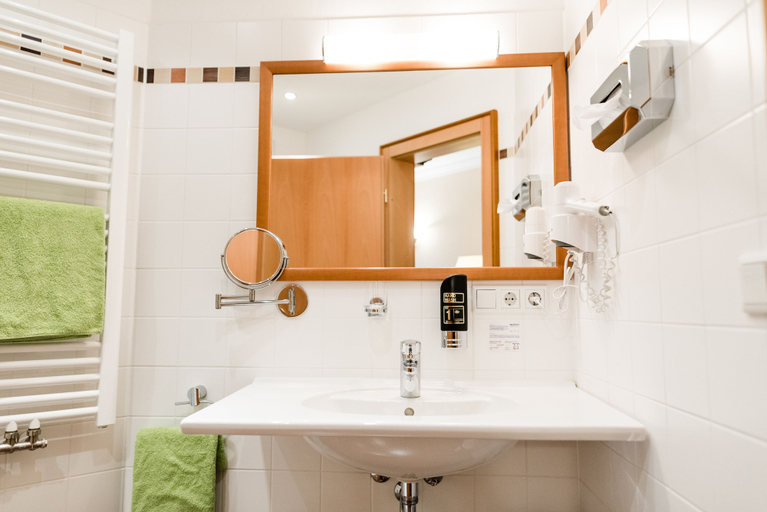 Bathroom 4, AKZENT Hotel Bayerwald-Residenz, Straubing-Bogen