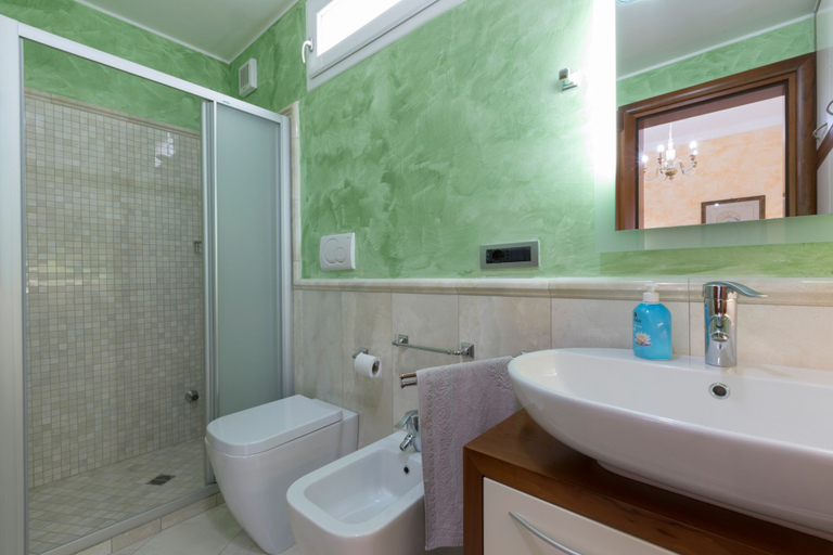Bathroom 3, Villa Solare con piscina fronte mare, Lecce