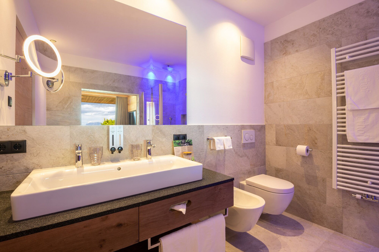 Bathroom 5, Tratterhof Mountain Sky Hotel, Bolzano
