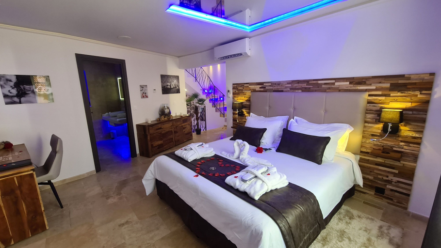 Bedroom 2, Loveroom La Garçonn'hyeres, Var