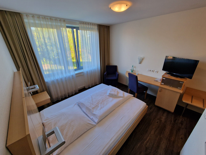 Bedroom 3, Nordic Avantage Hotel, Kiel