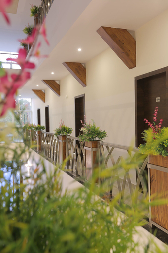 Others 4, Hotel Sardar, Pune