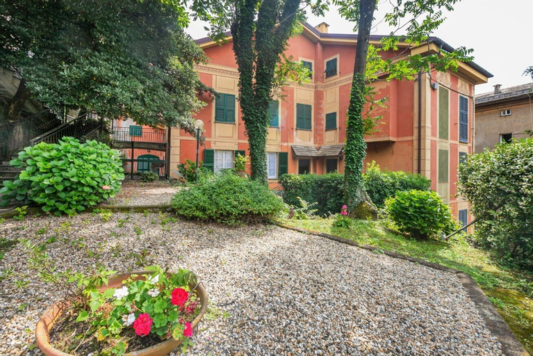 Camogli Bright Apartment with Parking, Genova