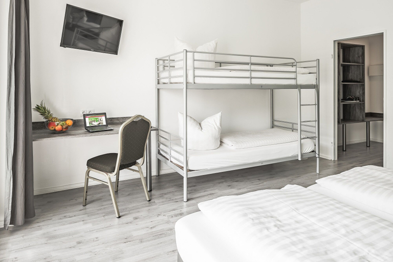 Bedroom 4, Alecsa Hotel am Olympiastadion, Berlin