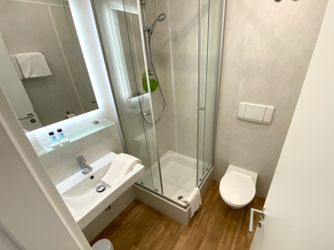 Bathroom 5, Hotel Deutsches Haus, Kitzingen