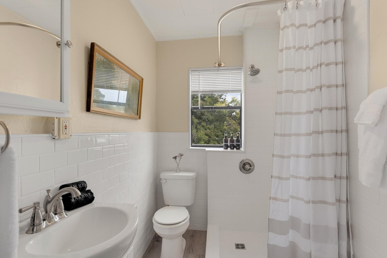 Bathroom, The Wildflower - Walk Everywhere Downtown, Washington