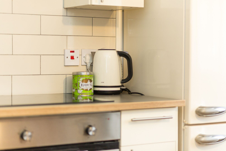 Others 5, Stylish 1BR Next to Tower Bridge, London