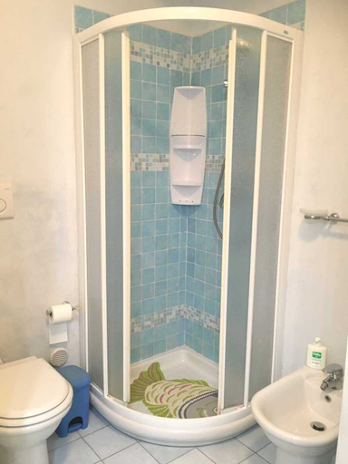 Bathroom 5, Casa Miki, Genova