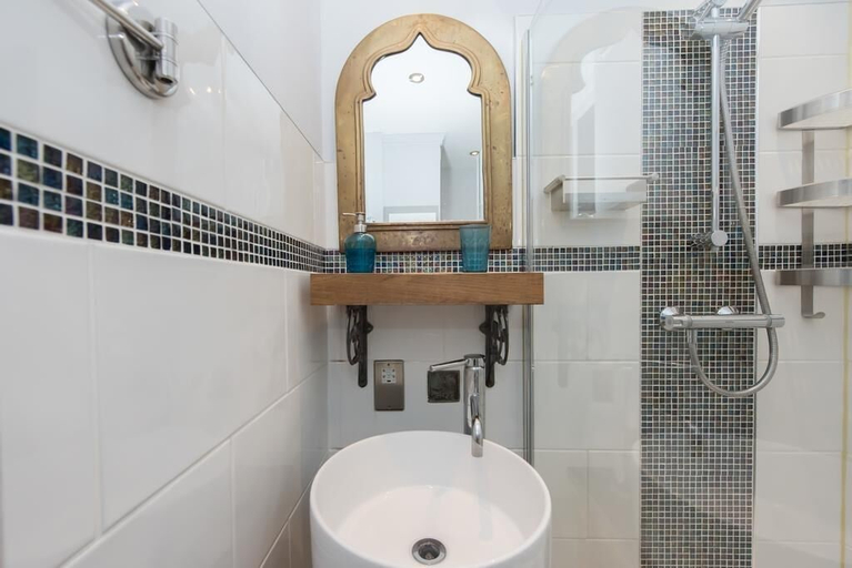 Bathroom 4, Seafront Walk Garden Apartment, Kent