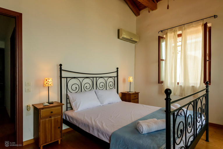 Bedroom 3, Waveside Sanctuary - Luxurious Seastone Villa, Peloponnese
