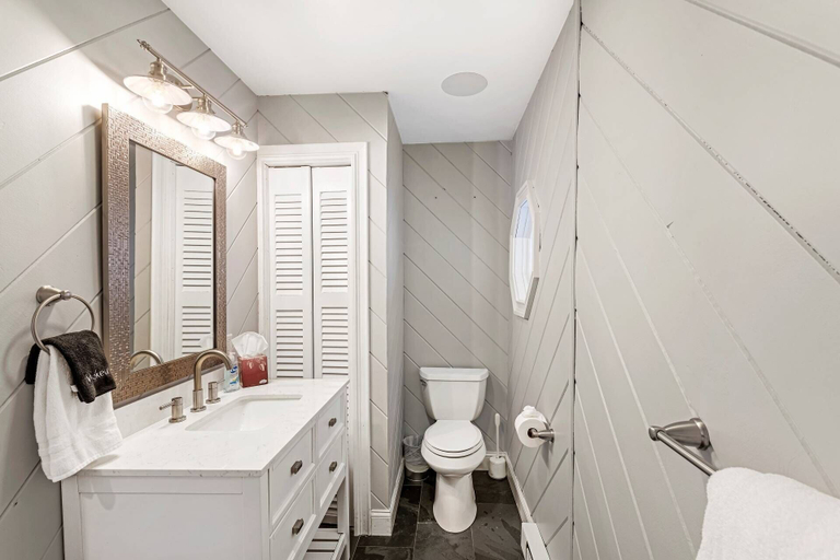 Bathroom 4, Sunset Suite, Essex