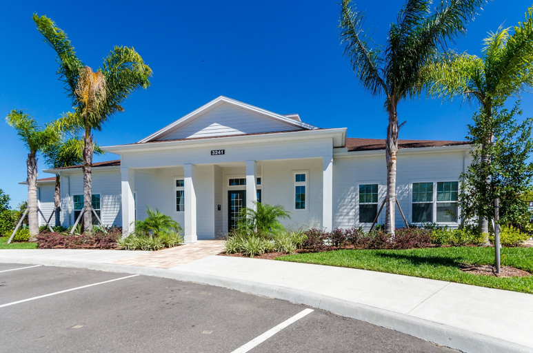 Exterior & Views 2, 3 Bdrm West Lucaya Village, Osceola