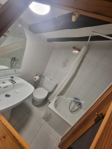 Bathroom 3, La Jomeruca, Cantabria