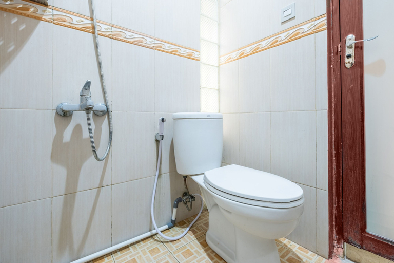Bathroom 4, OYO Collection O 1032 Rahayu Residence Syariah, Cirebon