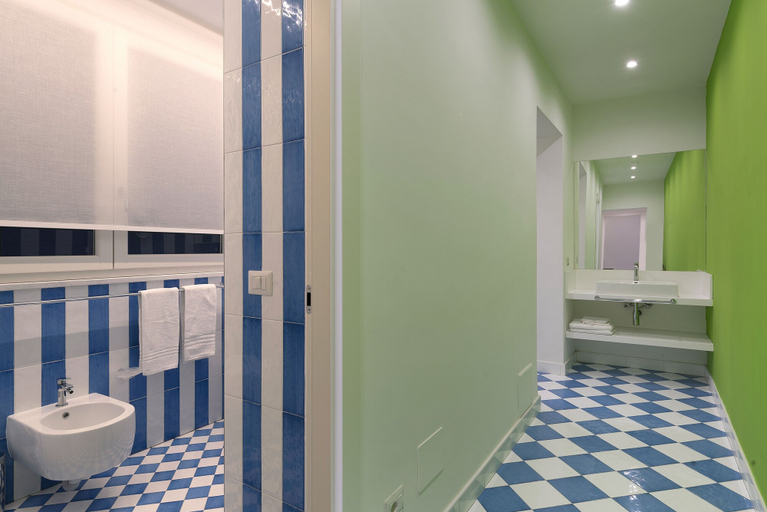 Bathroom 4, Luxury&Romantic Apartment with Balcony in Sorrento, Napoli