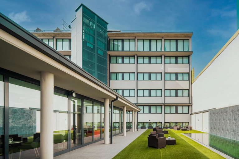 Exterior & Views 3, Spark by Hilton Milan Linate Airport, Milano