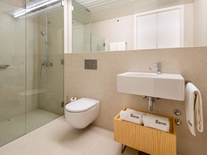 Bathroom 4, Domum 3, Porto
