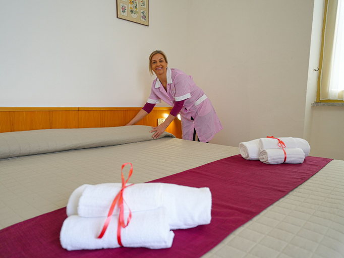 Bedroom 2, Hotel Skilift, Cuneo