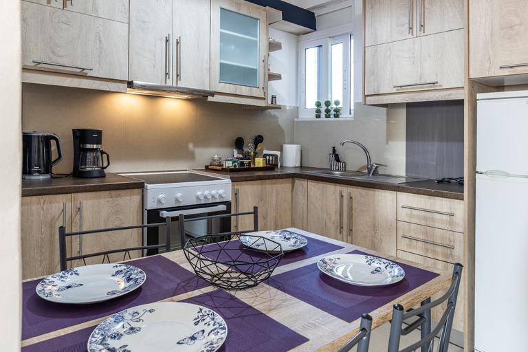 Others 4, Comfy Central Square Gem with Terrace, Peloponnese