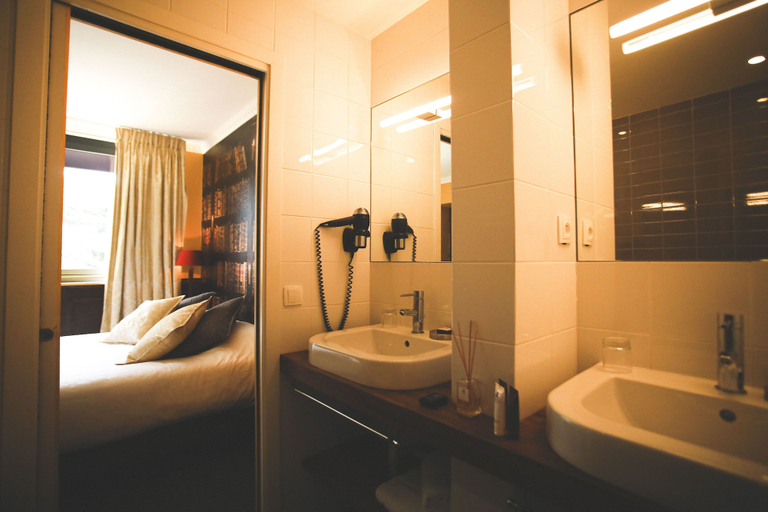 Bathroom 5, Domaine de la Corniche, Yvelines