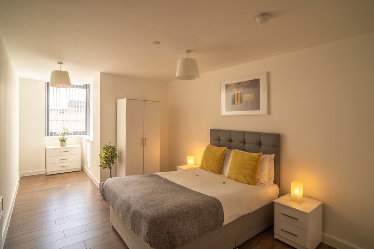 Bedroom 1, Dream Apartments Silkhouse Court, Sefton