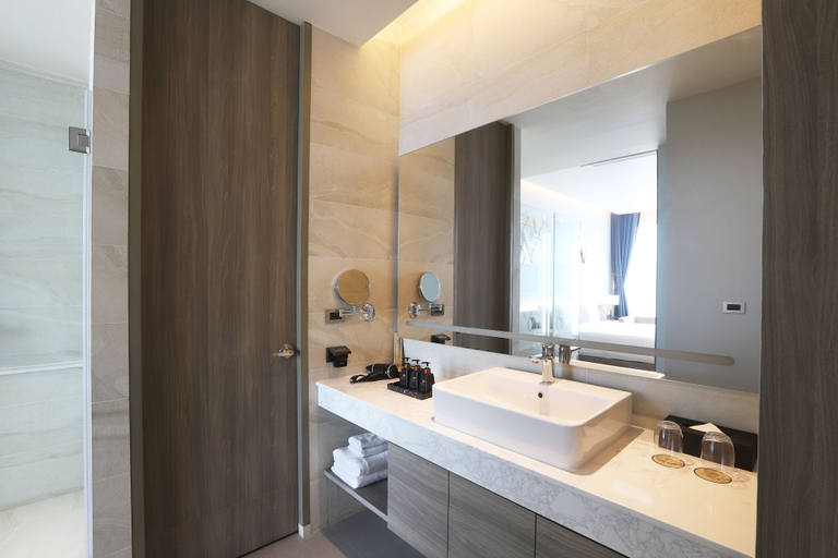 Bathroom 4, The Signature Hotel Airport, Khlong Hoi Kong