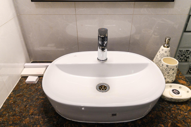 Bathroom 4, Lotus & Orchid Villas by Ramnath Homes, North Goa