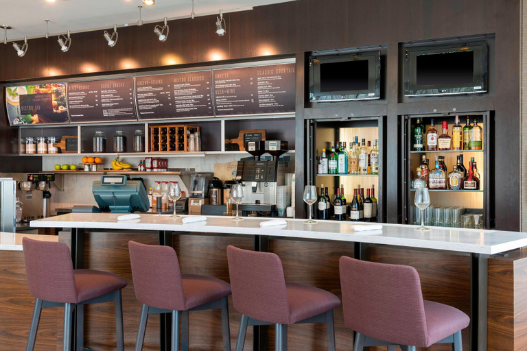 Food & Drinks 5, Courtyard By Marriott Louisville Downtown, Jefferson