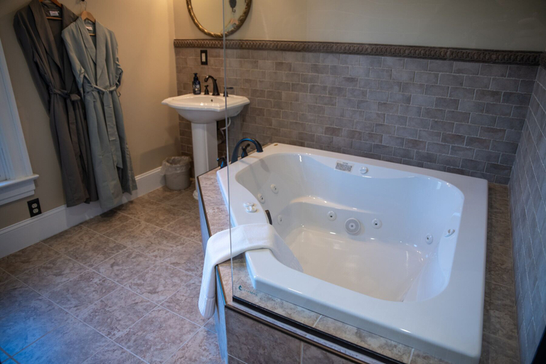 Bathroom 5, The Urstad House B&B, Faribault