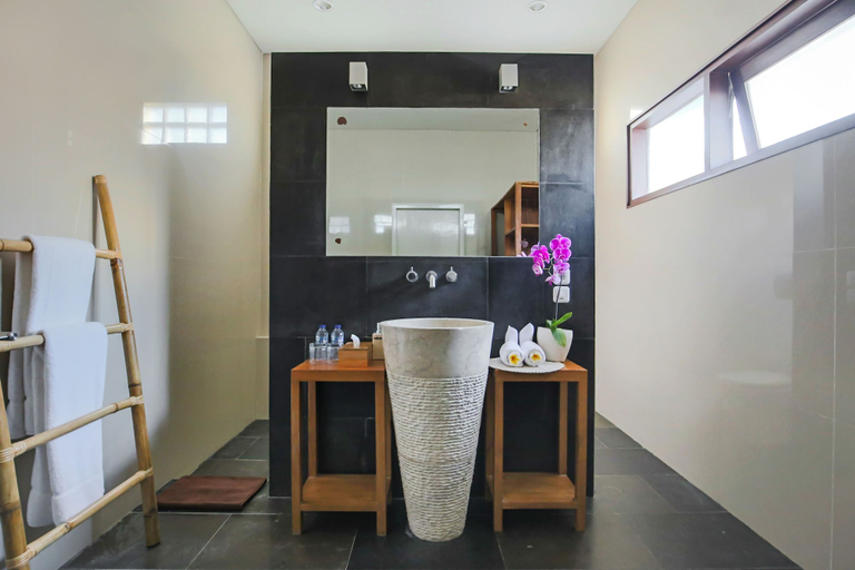 Others 4, Uwu Villas, Badung
