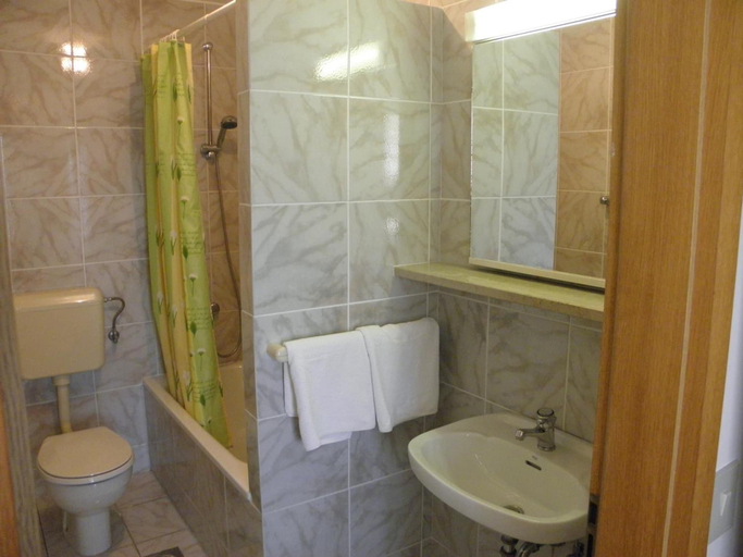 Bathroom 4, Gargamelo Pension, Poreč