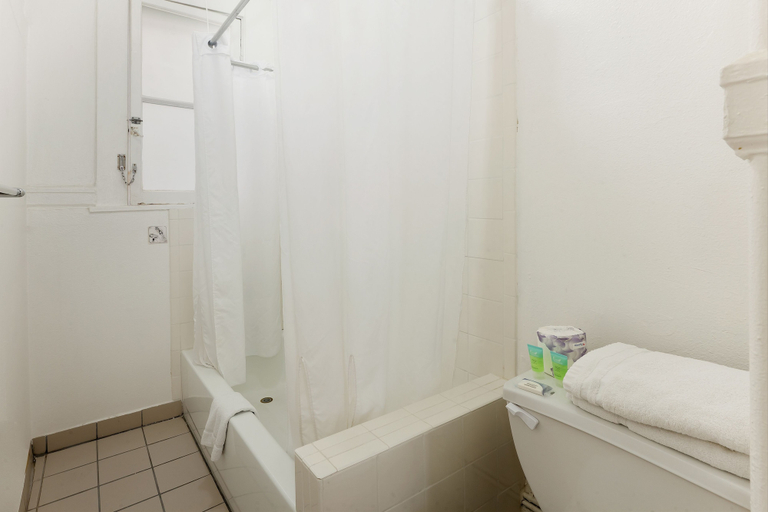 Bathroom 4, Hotel Ikon, San Francisco
