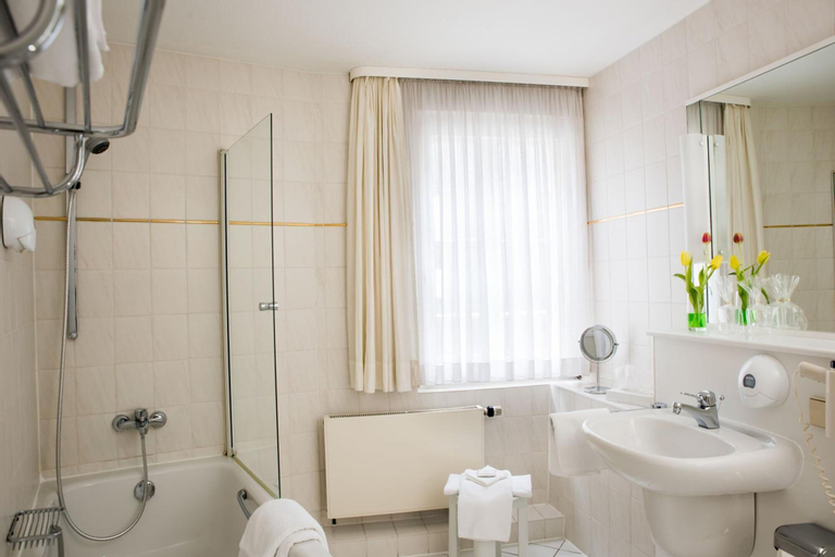 Bedroom 4, Hotel Schere, Northeim